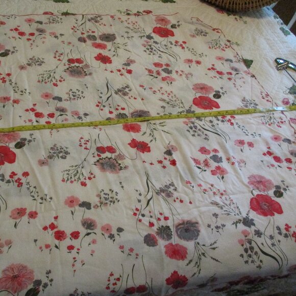 Vintage Square  Fabric Tablecloth Table Cloth Linens Red and Pink Flowers - Picture 2 of 6
